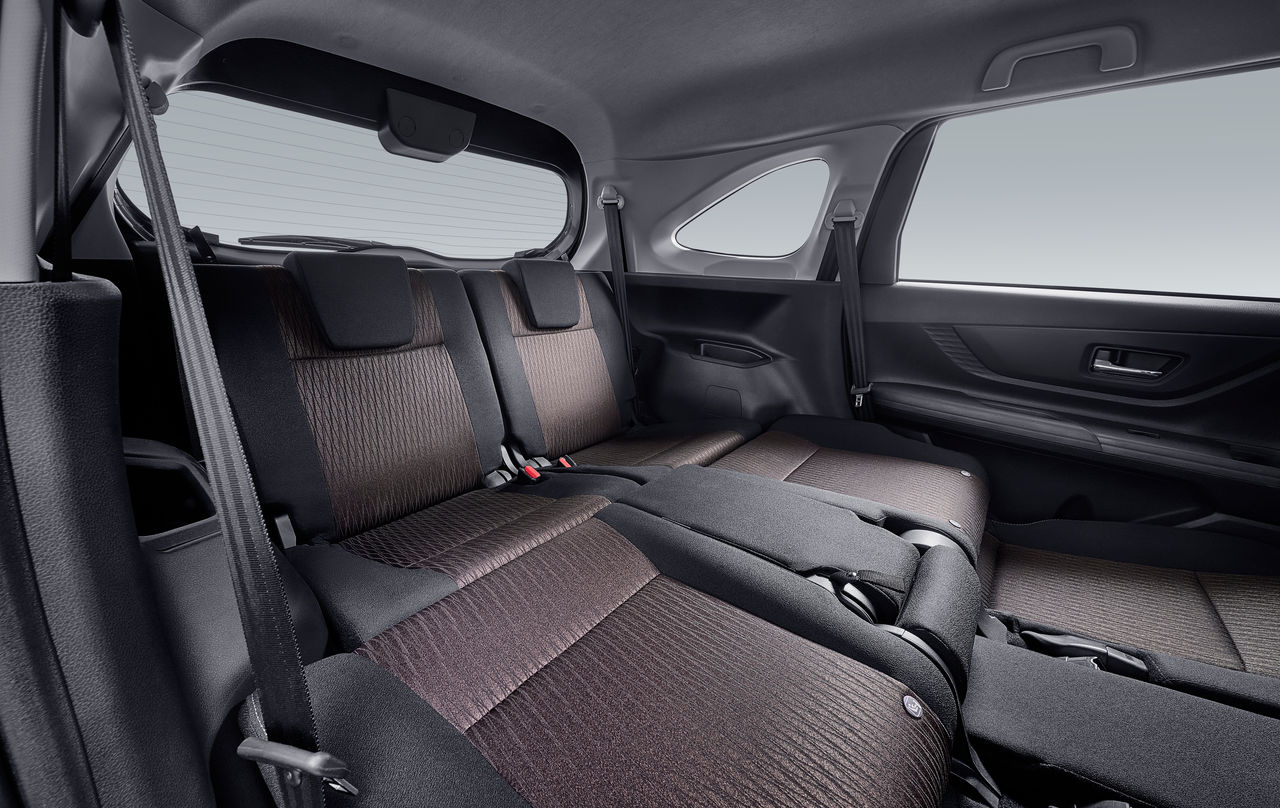 Interior trasero de Toyota Avanza