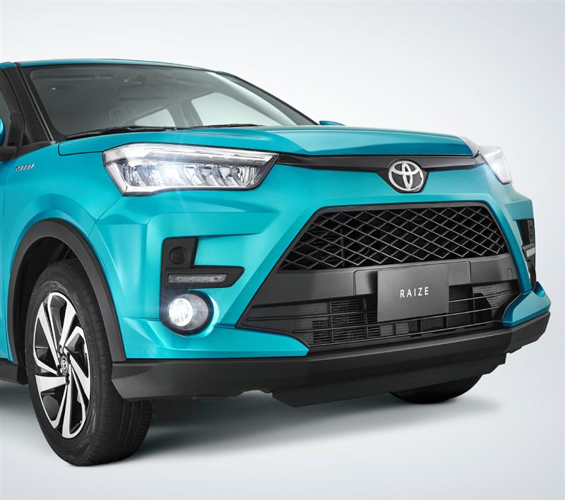 Frente de Toyota Raize