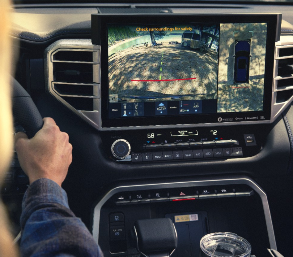 Pantalla de cámara 360 de Toyota Sequoia HEV
